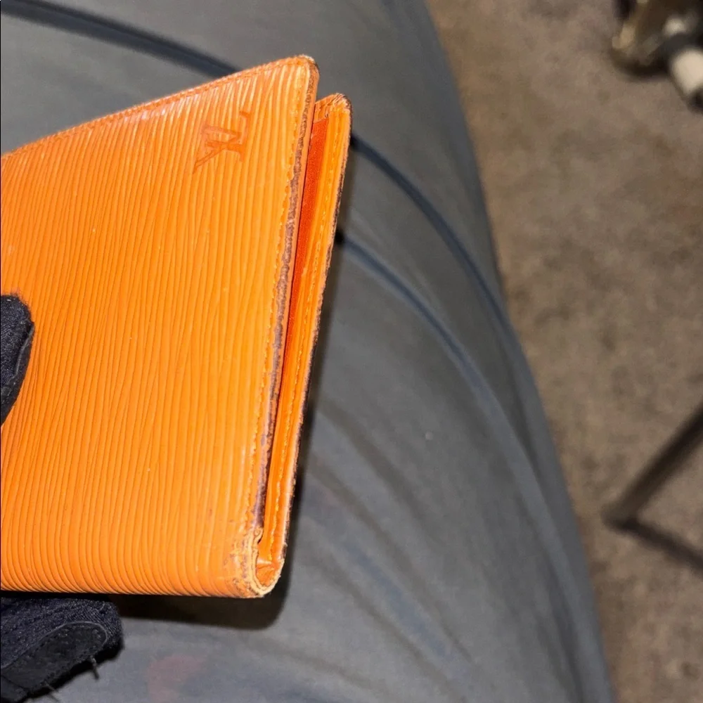 Louis Vuitton Vibrant Orange EPI Card Holder Wallet